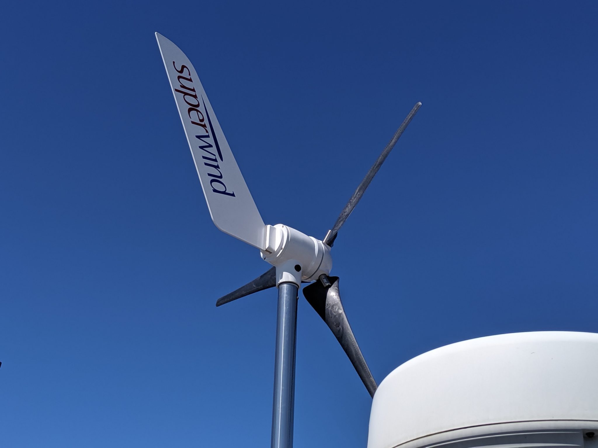 segelyacht windgenerator